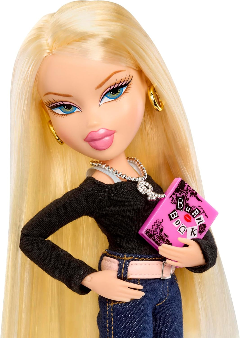Bratz x Mean Girls Spring Fling Doll Regina – Modepuppe zum Sammeln mit 2 Outfits, Rosa Satinkleid und vom Film Inspirierten Accessoires