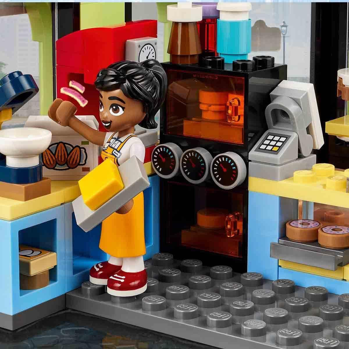 LEGO Friends Heartlake City Café, Gyerekjáték, Játék pékség, Ajándékötlet 6 év feletti lányoknak és fiúknak, 3 db játékfigura és kutyafigura készlet 42618 Építőkészletek Besuche den LEGO-Store