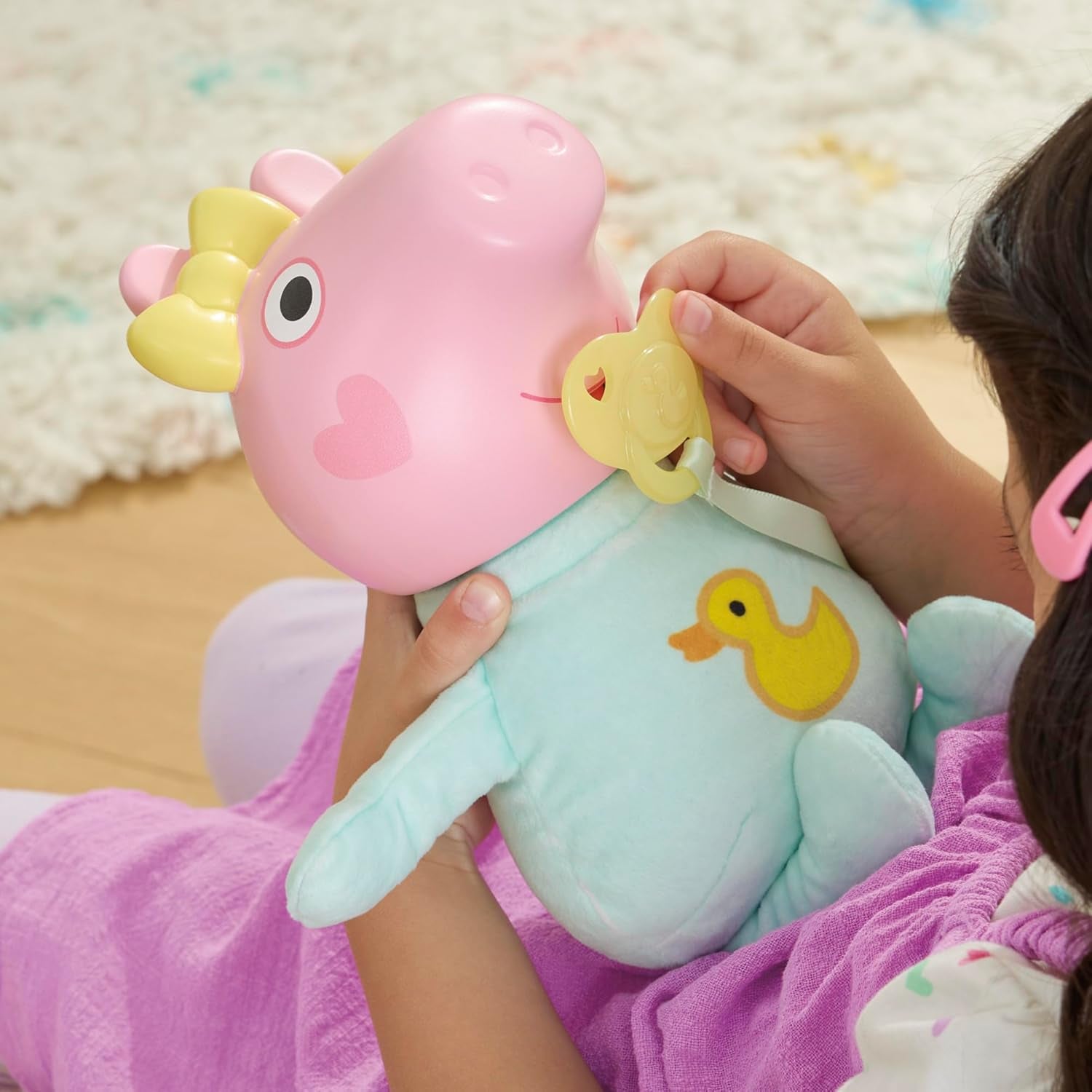 Peppa Pig Grunz und Kuschel Evie interaktive Babypuppe, 28 cm große Puppe für Mädchen mit 20 Geräuschen und vielen Funktionen, Spielzeug-Set für Kinder ab 3 Jahren