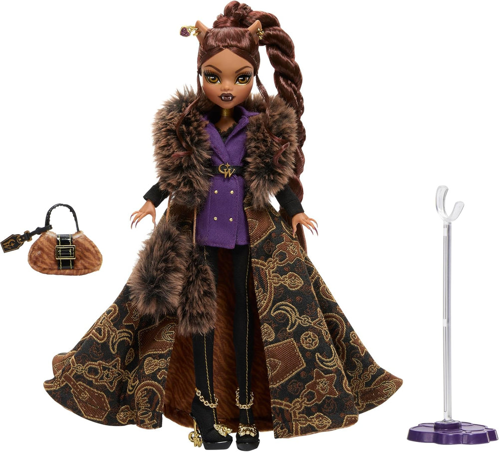 Monster High Puppe, Clawdeen Wolf House of Wolf Sammelfigur mit Kunstpelz-Jacquard-Mantel, violettem Blazerkleid, Pantaboots und goldenen Accessoires, JDR66