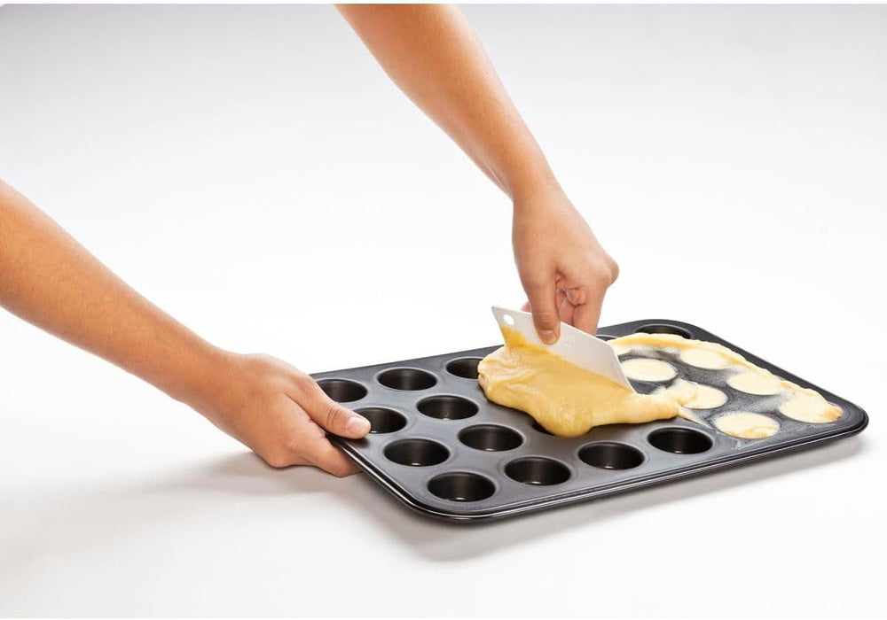 Zenker 6541 Black Metallic 24Er Mini-Muffinform – Antihaftbeschichte Für Perfekte Mini-Muffin, Ø 4,5 cm, ​​Made in Germany Formák és tepsi Naty Shop