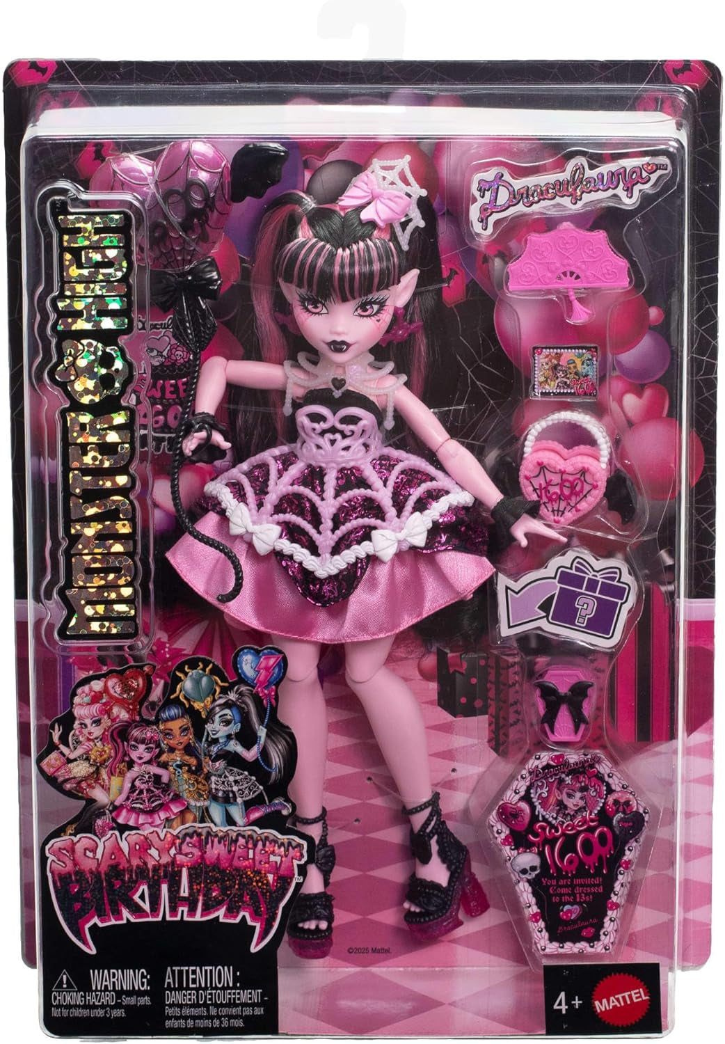 Păpușa Monster High înfricoșătoare și dulce pentru ziua de naștere, Draculaura, într-o rochie roz de petrecere cu accesorii tematice, cum ar fi invitație, balon, cadou, evantai și multe altele, JBG74