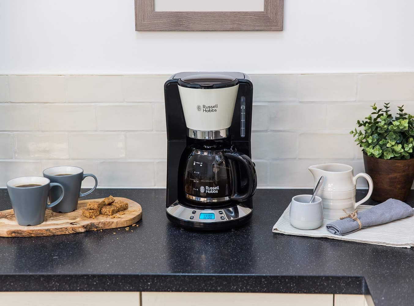 Cafetieră Russell Hobbs [Temporizator digital, Cap de duș pentru extracție și aromă optime] Colours+ Creme (1 până la 10 cești, carafă de sticlă de 1,25 l, placă de încălzire, 1100 W) Cafetieră cu filtru 24033-56