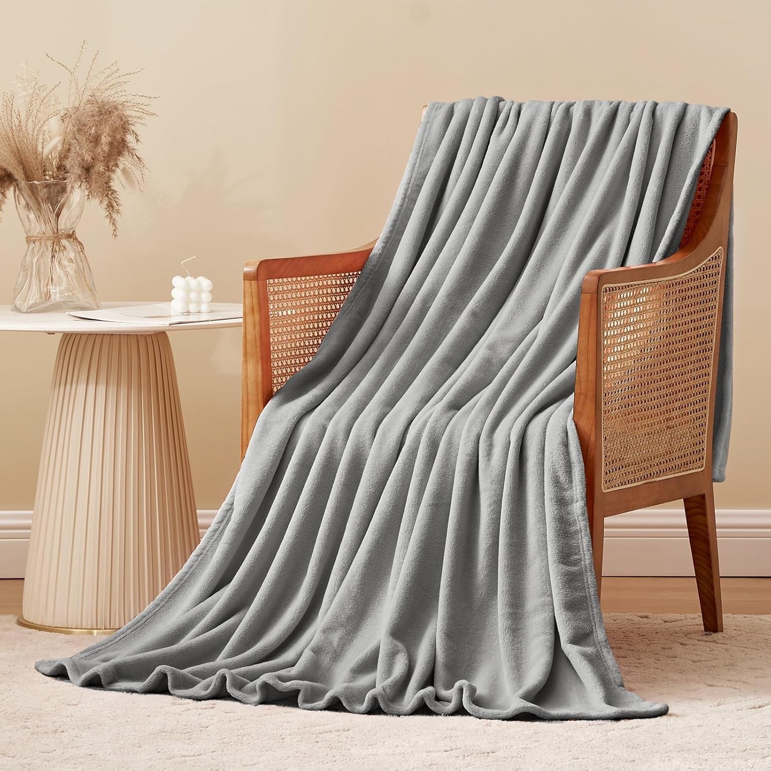 Aisbo Cuddly Blanket Fluffy Blanket Grey - Fleece Blanket 150X200 Cm XL Warm Sofa Blanket, Cosy Living Blanket Light Grey Soft As Living Room Blanket Couch Blanket For Winter Paturi si Cuverturi Besuche den Aisbo-Store