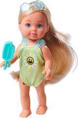 Simba Evi Love Travel, 2 modele asortate, va fi livrat doar UN articol, păpușă într-o valiză cu roți, poartă un costum de baie cu volane, include ochelari de soare și înghețată, 12 cm, vârste 3+