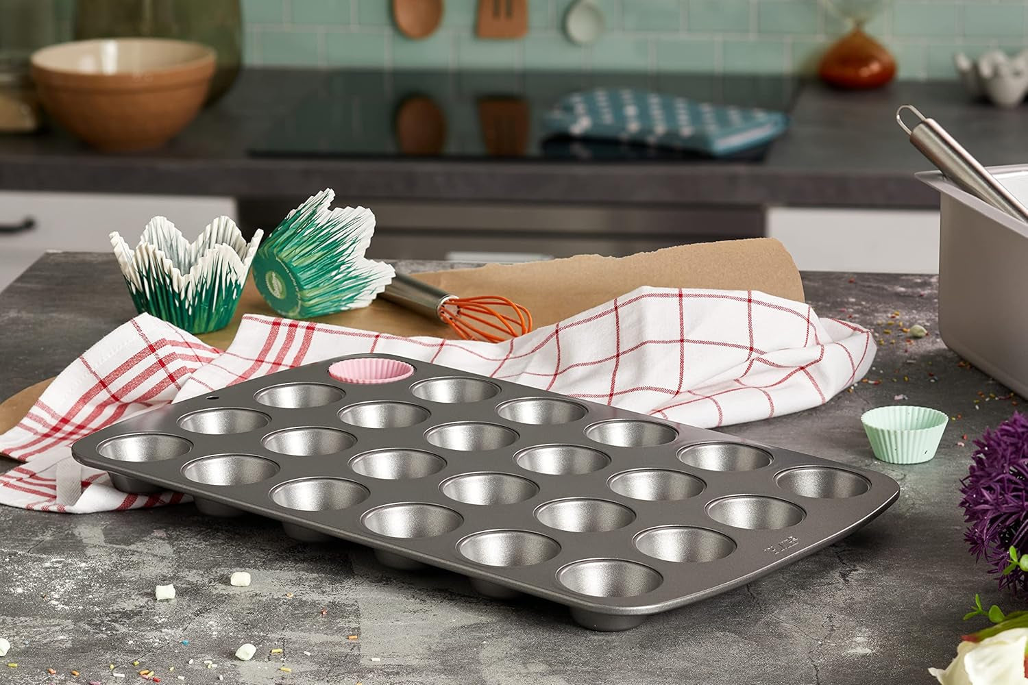 CSB111 Antihaftbeschichtete Mini-Muffinform Mit 24 Löchern Aus Karbonstahl, Edelstahl, Ezüst, 39,4 X 24,6 X 2,1 cm Formák és tálcák sütéshez Naty Shop