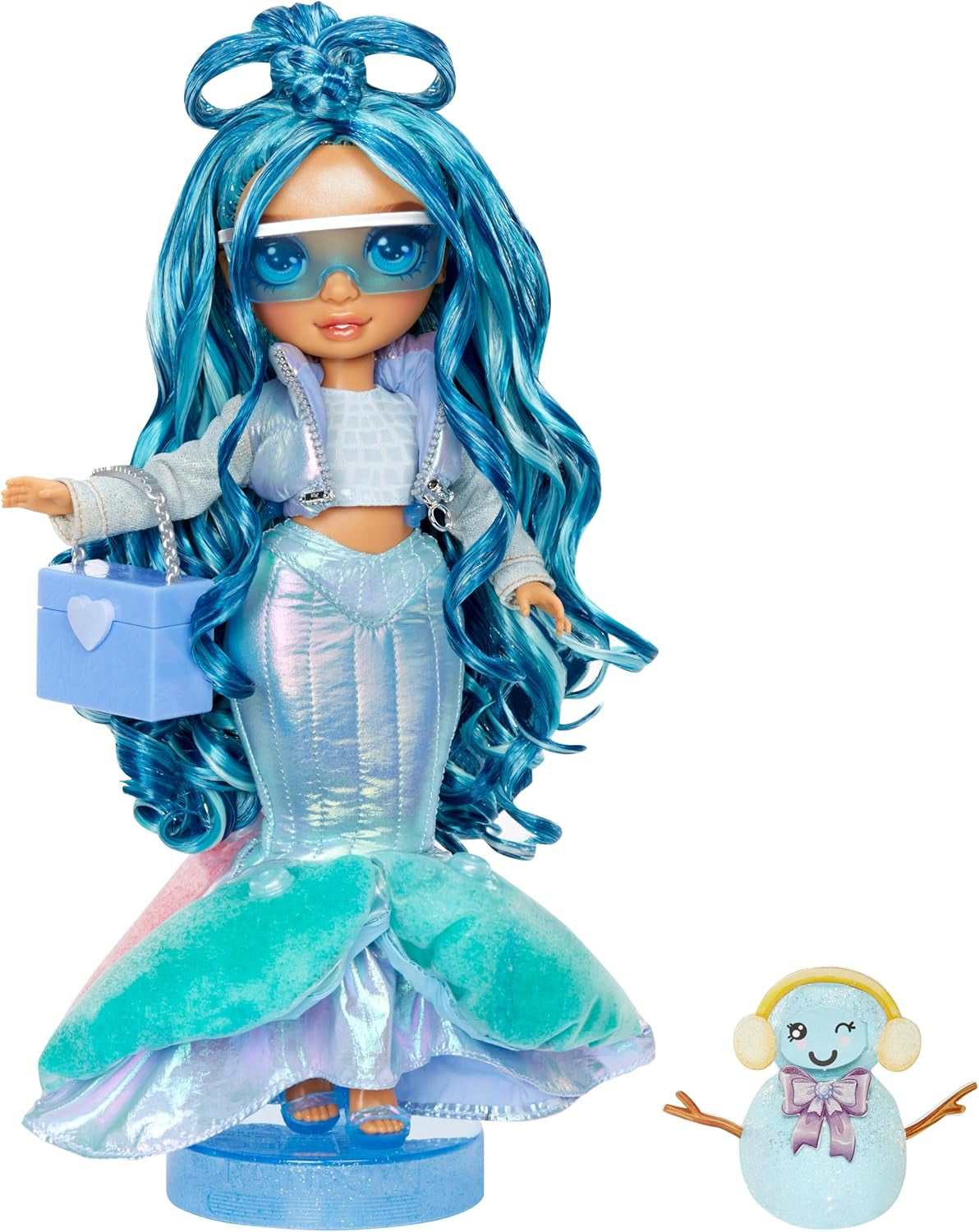 Rainbow High Winter Wonderland - Skyler (Blau) - 28 cm Modepuppe, mit Verstecktem Magischem Schnee, der Sich mit Wasser Aufbauscht, mit Schneemann-Set, Geeignet für Kinder von 4-12 Jahre und Sammler