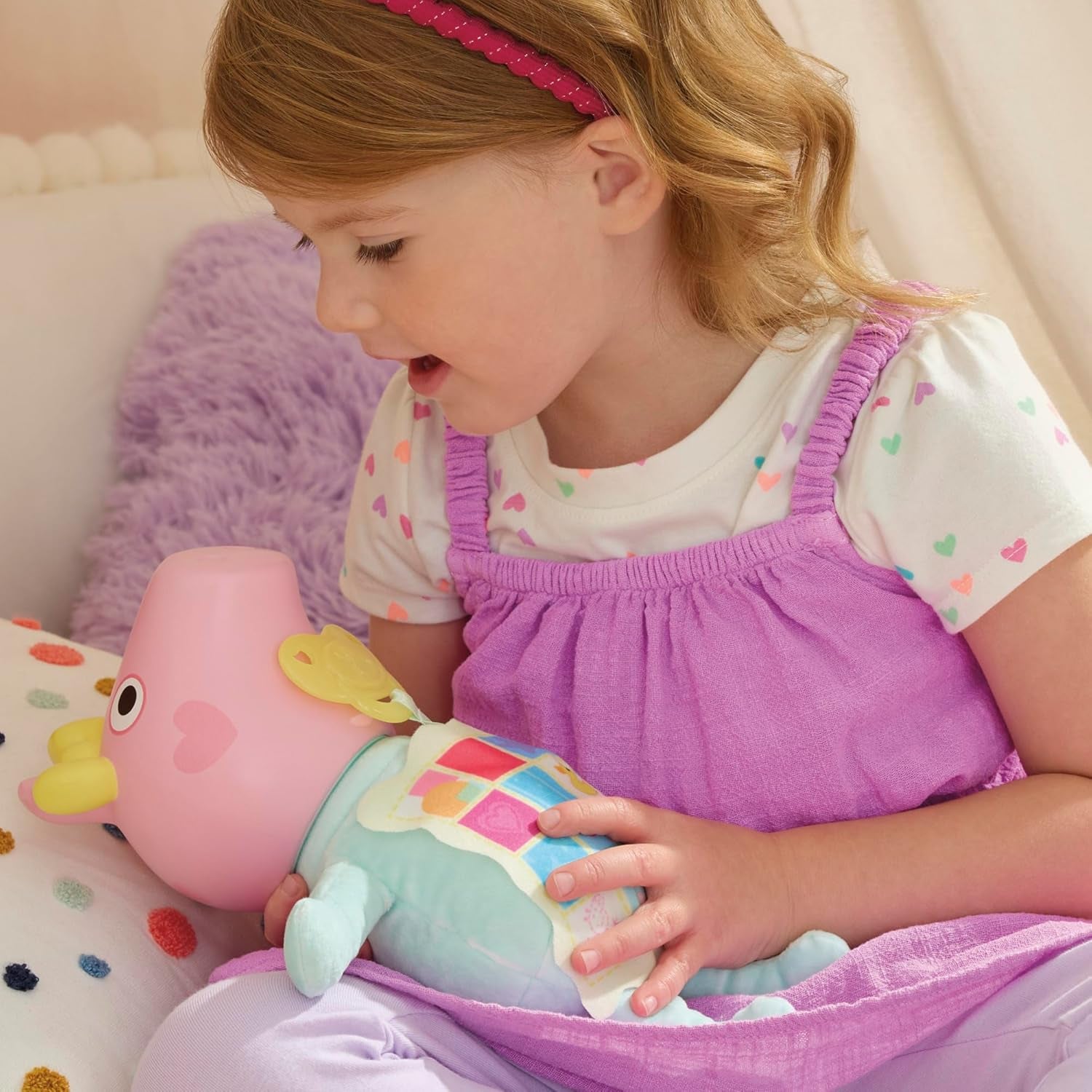 Peppa Pig Grunz und Kuschel Evie interaktive Babypuppe, 28 cm große Puppe für Mädchen mit 20 Geräuschen und vielen Funktionen, Spielzeug-Set für Kinder ab 3 Jahren