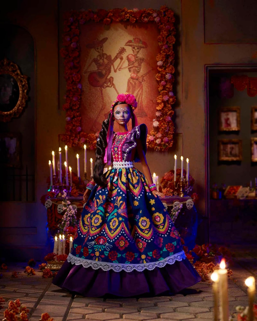 Păpușă Barbie 2022 Día De Muertos cu rochie tradițională cu volane, coroană de flori și vopsea facială Calavera, cadou pentru colecționari