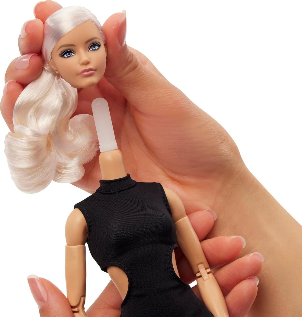 Barbie Basics Model 2 gyűjthető baba szőke hajjal, fekete miniruhával és Gladiátor csizmával, Universal Fit Fashion, mozgatható test és cserélhető fej, JBH71 Naty Shop babák