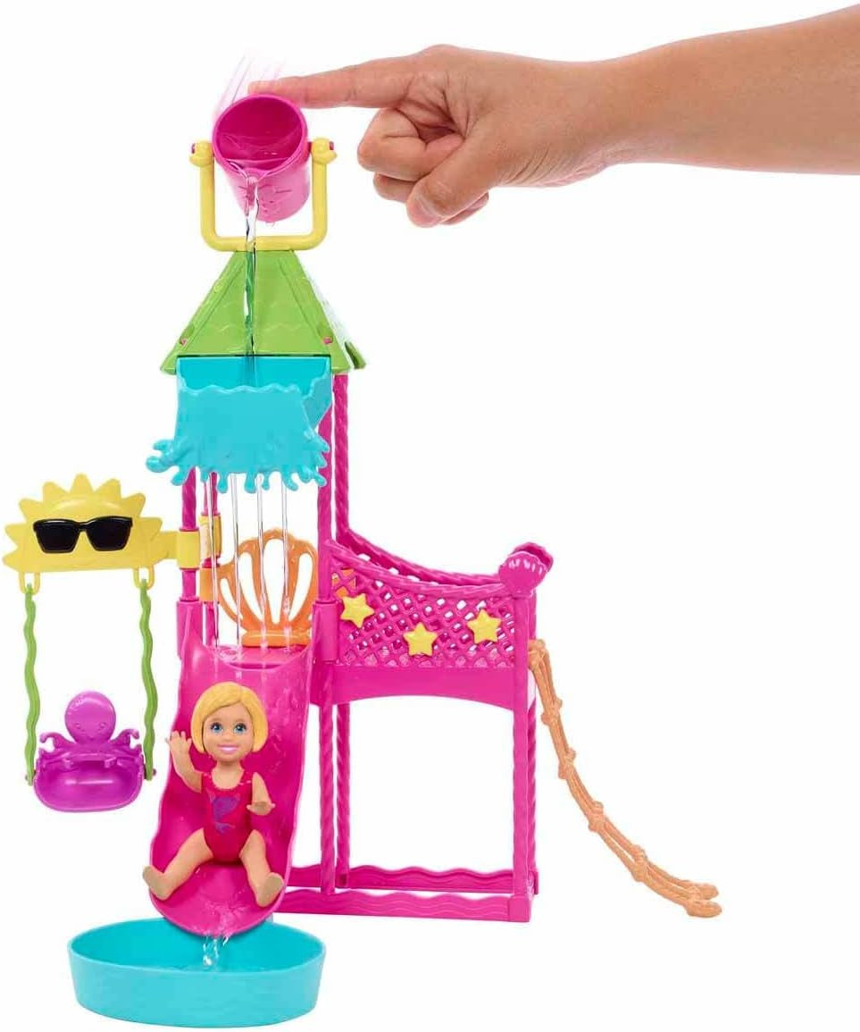 Barbie Skipper Erste Jobs Puppe und Accessoires – Erste Arbeitswelterfahrung im Wasserpark mit echter Wasserrutsche, Zubehörteile, für Kinder ab 3 Jahren, HKD80