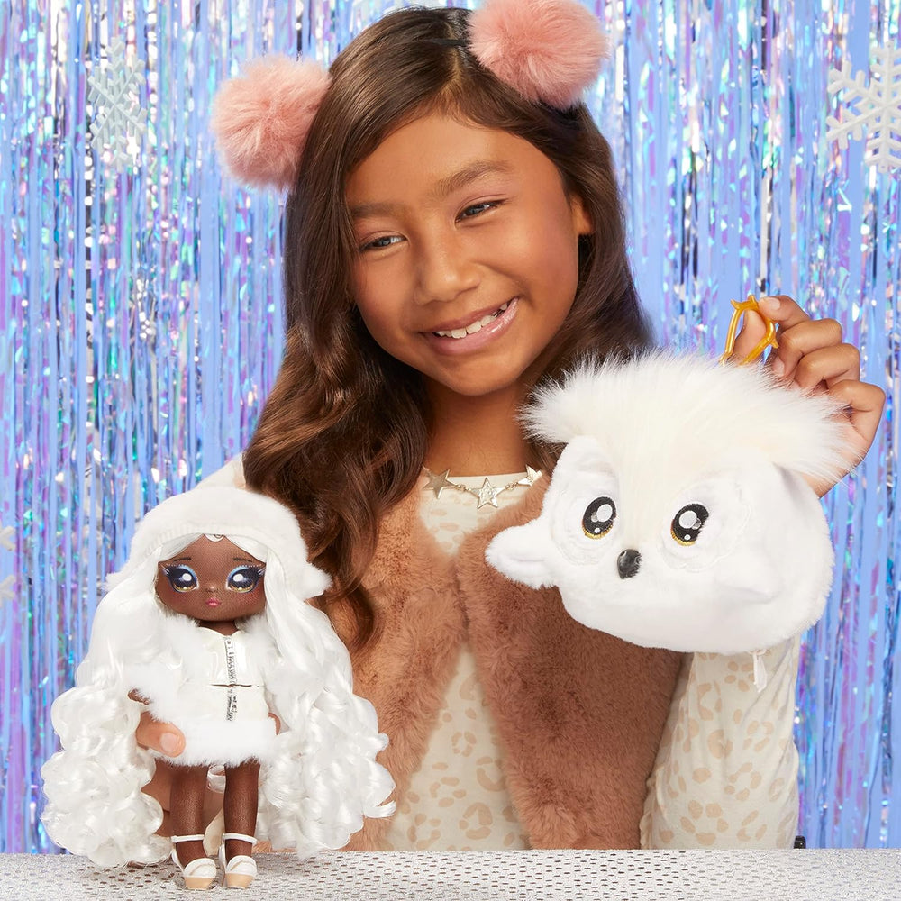 N/A! N/A! N/A! SurpriseCozy sorozat – Evie VON HOO – Schneeule Modepuppe aus softe Plüsch mit weissen Haaren, Mütze, Outfit und Flauschiger Anhäntagetasche – Tolles Geschenk für Kinder ab 5 Jahren 119357EUC