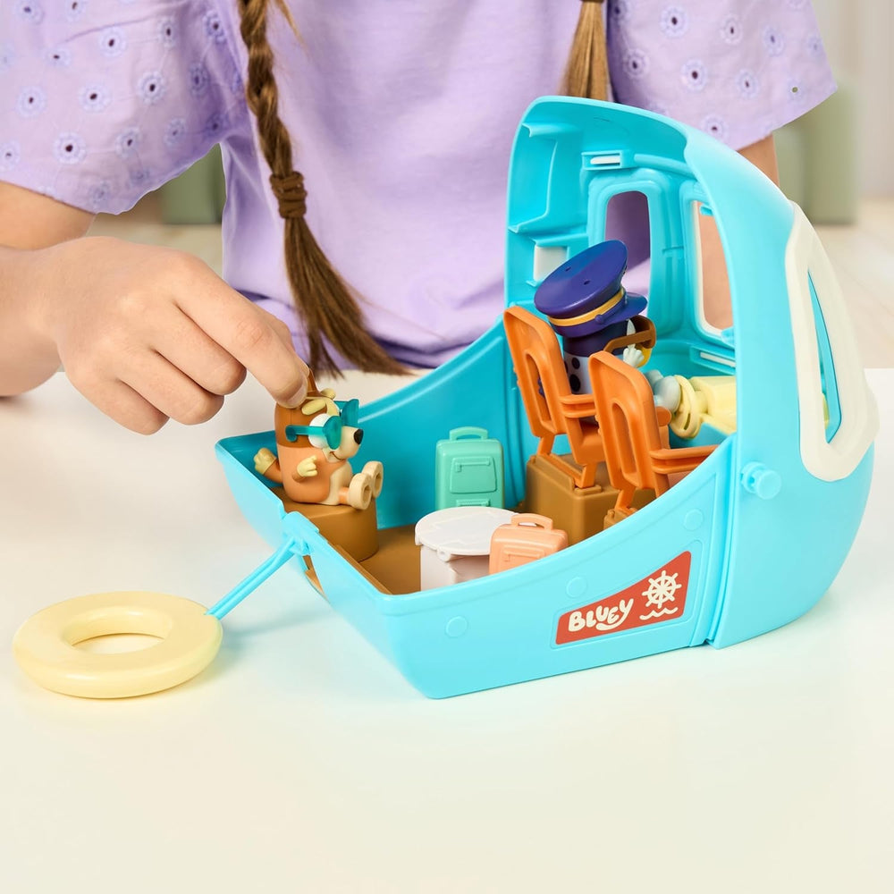BlueY 3-in-1 Flugzeug-Spielset zum Ausklappen; Verwandlung von Flugzeug in Hotelresort & Boot! 70 cm breites Urlaubsresort-Spielset; 25+ Geräusche; 15 Spielzeugteile; 2 Exklusive Figuren Bingo
