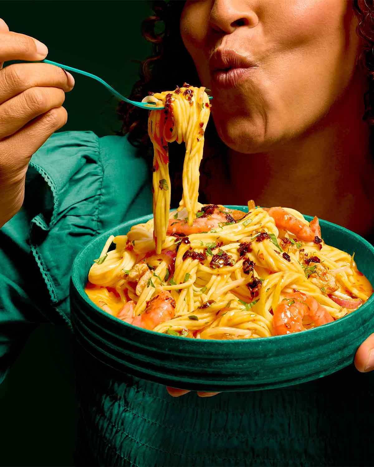 LEE KUM KEE tojásos tészta - Ázsiai tojásos tészta, a wok ételek és levesek klasszikusai, félszáraz tészta, 3 perc alatt kész, csomagonként két adag, 6 x 180 g-os gyűjtőcsomag