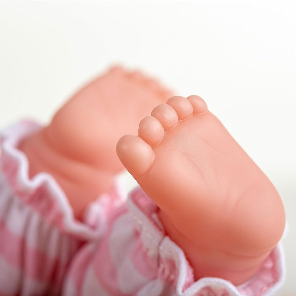 JC Toys- Berenguer Boutique 38 cm-es, valósághű Babystoffpuppe mit open/geschlossenen 10-teiliges Geschenkset mit Flasche, Rassel, Schnuller & Zubehör Rosa From 2 Jahren