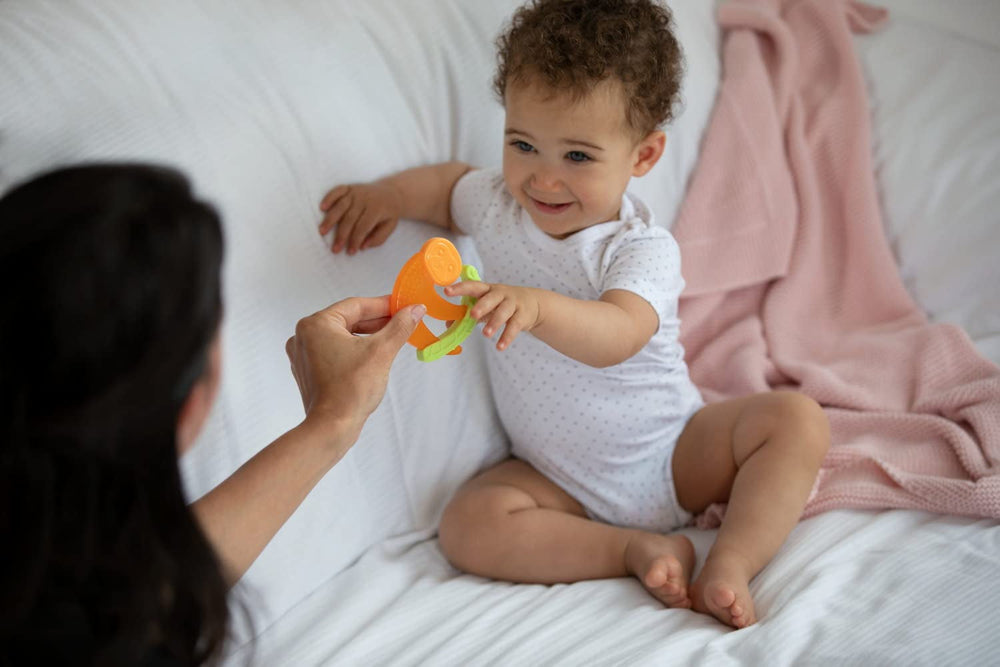 Inel de dentiție Chicco Fresh&Relax Maimuță sau Leneș, 4M+, umplut cu apă sterilă