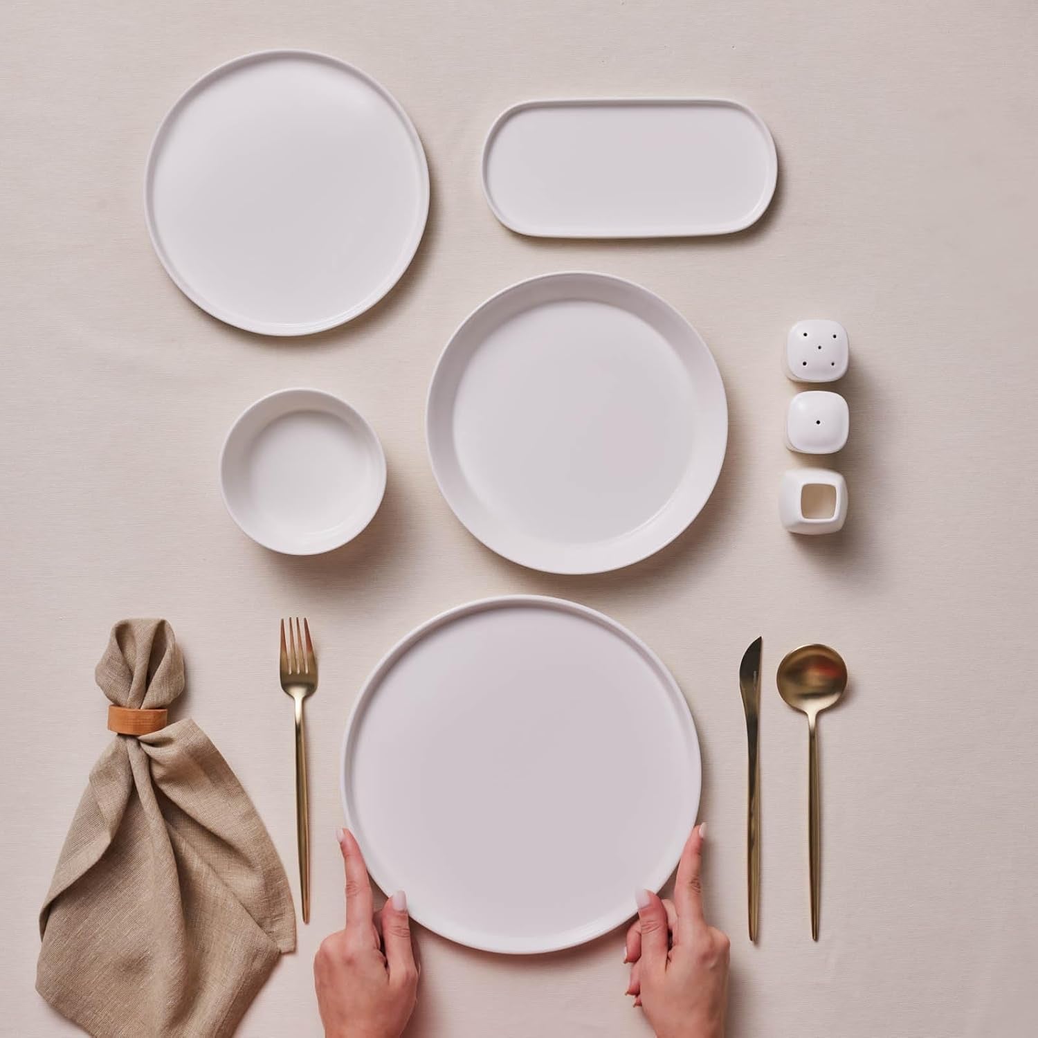 Set de veselă Karaca Stream Bone Bomo pentru 12 persoane, set elegant de farfurii pătrate, veselă elegantă din porțelan alb