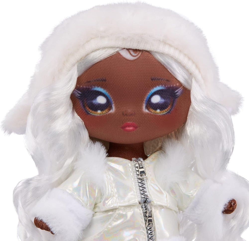 N/A! N/A! N/A! SurpriseCozy sorozat – Evie VON HOO – Schneeule Modepuppe aus softe Plüsch mit weissen Haaren, Mütze, Outfit und Flauschiger Anhäntagetasche – Tolles Geschenk für Kinder ab 5 Jahren 119357EUC