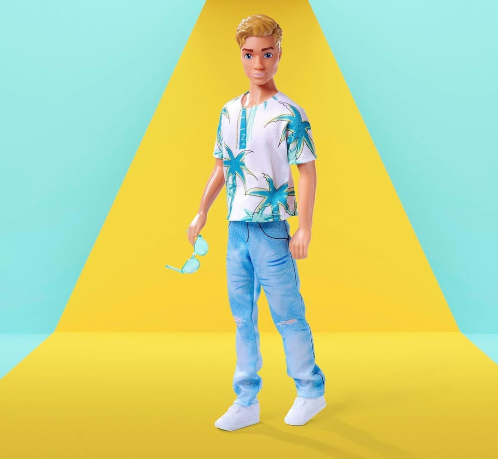 SIMBA 105733729 Steffi Love Kevin, păpușă de joacă poartă un top cu imprimare de palmier și blugi cool, inclusiv ochelari de soare, 30 cm, de la 3 ani Papusi Naty Shop