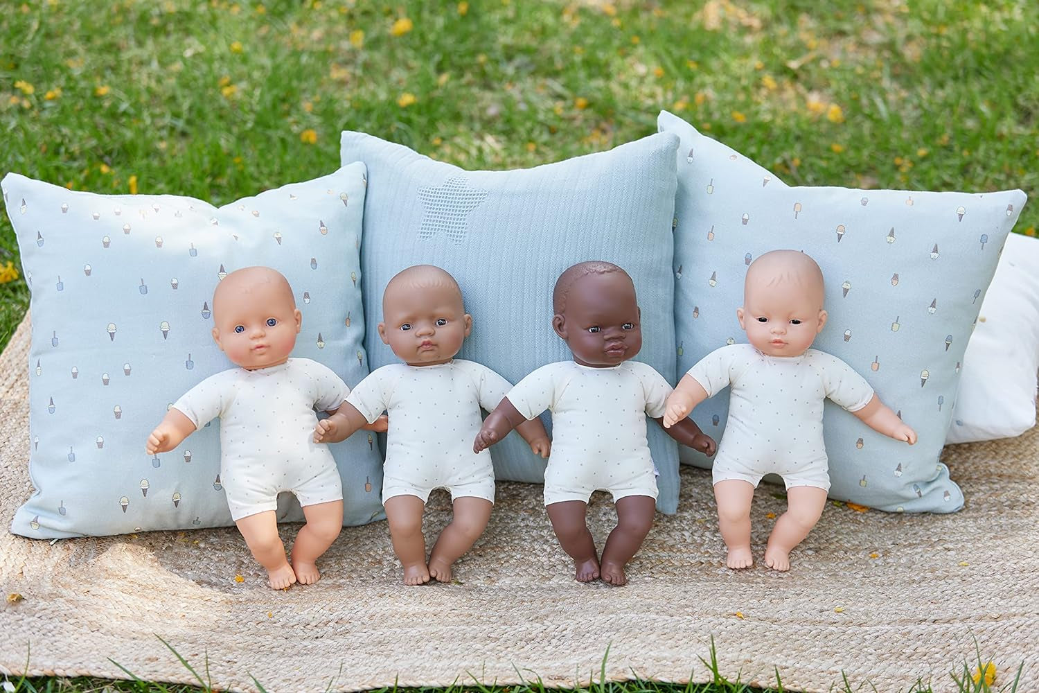 Miniland Dolls: Afrikanische Puppe 32 cm mit weichem Körper. Lieferung in Geschenkbox.
