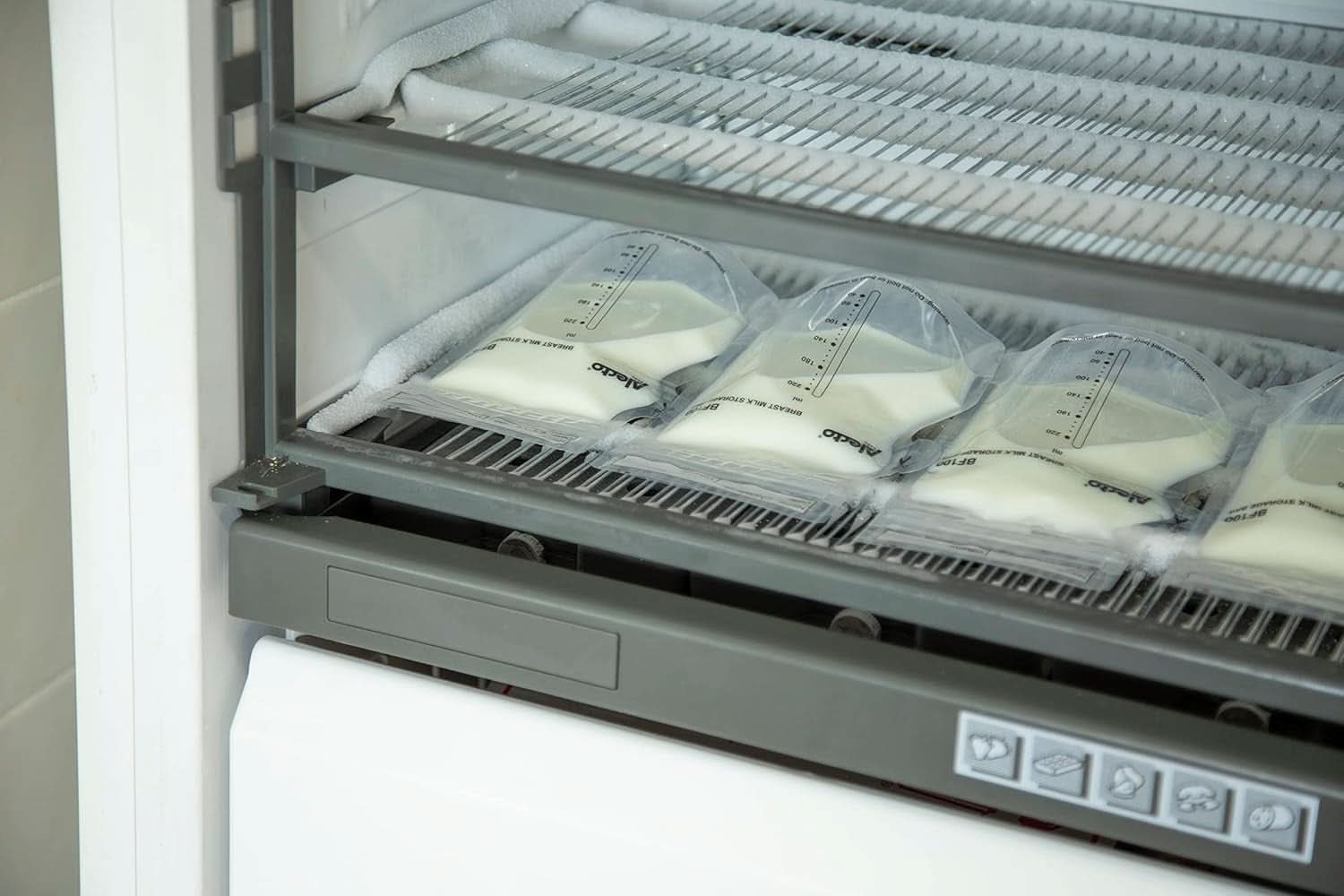 BF100 Anyatej tároló táska - Anyatej tartó - űrtartalom 220 Ml - 100 db - Átlátszó élelmiszerek és szoptatási kiegészítők Bebe Naty Shop