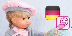 Bayer Design 94635AX Păpușă funcțională Charlene cu păr și ochi adormiți, vorbește și cântă 90 de propoziții, 2 poezii și 8 cântece, 46 cm, Păpușă cu multe accesorii, 1,30 kg, roz, gri