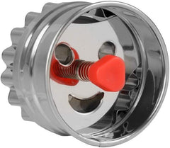 Formă de biscuiți Dr. Oetker Ø 5cm "Față zâmbitoare", Formă de biscuiți pentru sezonul de Crăciun, Formă de biscuiți cu ejector pentru biscuiți și fursecuri - Se poate spăla în mașina de spălat vase (Culoare: Argintiu/Roșu) Cantitate: 1 bucată, 1499