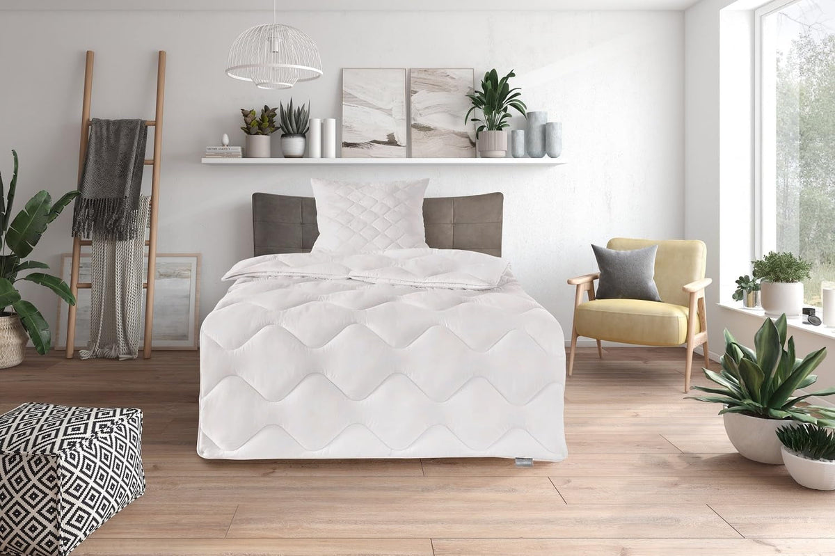 Traumnacht Cozy - Ágygarnitúra 4 évszakos, 1 db osztható paplan 135 x 200 szett és 1 db párna 80 x 80 cm, Ã-ko Tex minősítésű, fehér, Németországban kifejlesztett, (2 db-os csomag) Naty Shop Paplanok és paplanok 4 évszak 135 X 200