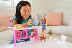 Barbie Malibu Roberts - Puppe und Spielset mit 18 Teilen zum Backen, inklusive formbarem Teig und Förmchen für Donuts, Croissants und Cupcakes, für Kinder ab 3 Jahren, HJY19