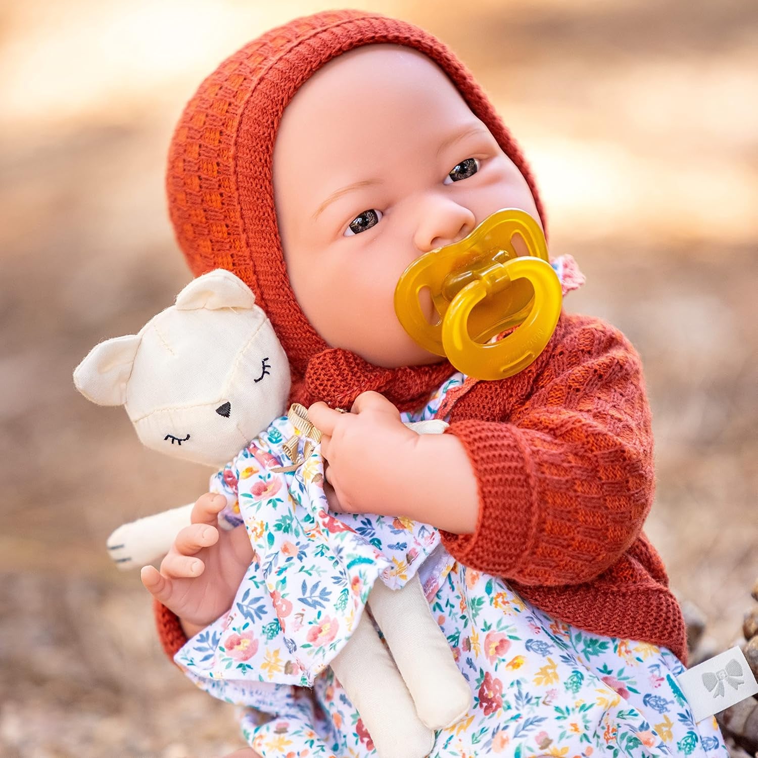 jc toys- Muñeca La Newborn recién nacida de 38 cm, de vinilo Suave, colección Nature, Con ropa floral, chupete y Peluche, niña, desinada en España por Berenguer, +2 años