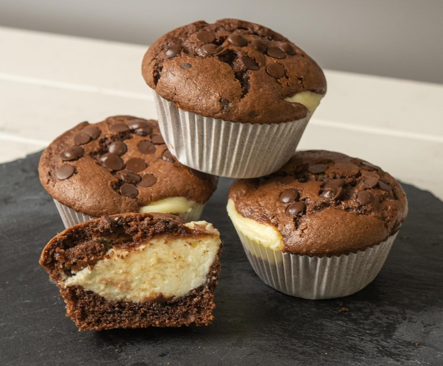 RUF Cheesecake-Muffins Backmischung, American Style Muffins Mit Cremiger Füllung, Einfache Zubereitung, 12 Muffin-Förmchen Inklusive Naty Shop