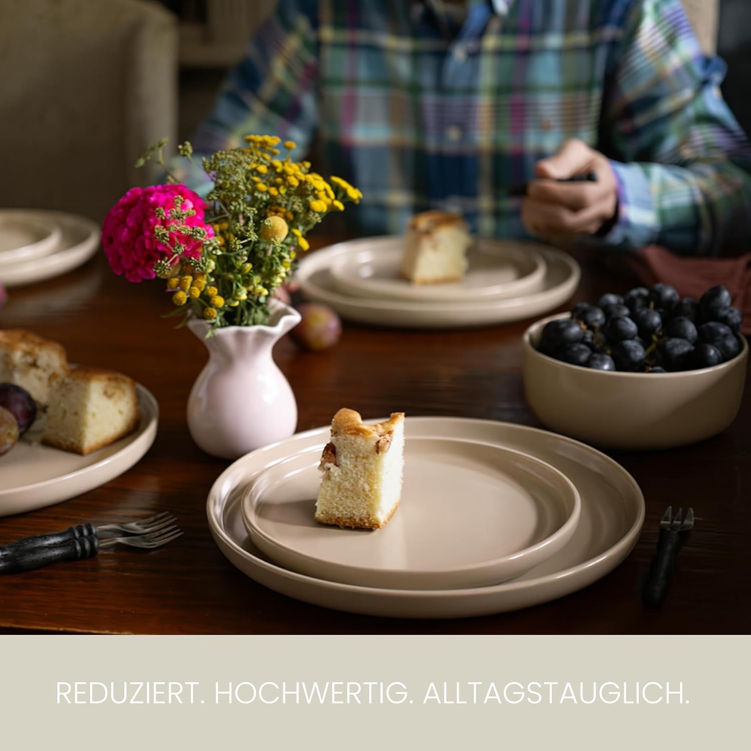 Set de veselă din gresie porțelanată pentru 6 persoane, 18 piese — mai solid și mai rezistent la zgârieturi decât farfuriile și bolurile din faianță, bej lucios | Set de veselă include 6 farfurii de cină, 6 farfurii de desert și 6 boluri -