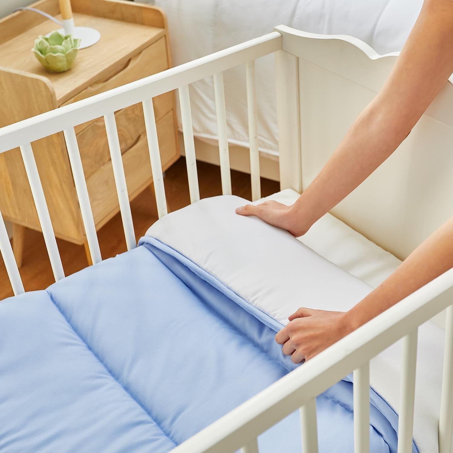 Pikolin Home - Kifordítható paplan 300 G - Kéttónusú nordic töltelék - Kiságyhoz 60 - Tollal töltött, meleg, légáteresztő, kék/fehér, 100 X 120 cm Paplanok és paplanok Naty Shop