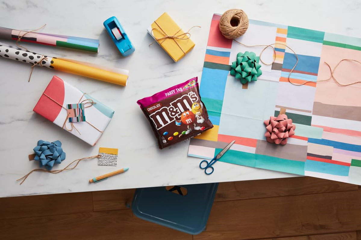 Csokoládé M&M nagy csomag, ropogós csokoládé lencse színes cukormázzal, partimix, 1 x 800 g, amerikaifutball témájú cukorka