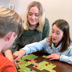 Hans im Glück, UNbox Now, Carcassonne V3.0, alapjáték, családi játék, 2001-es év játéka, 2-5 játékos, 7 évesnél idősebb, 35 perc játékidő, német