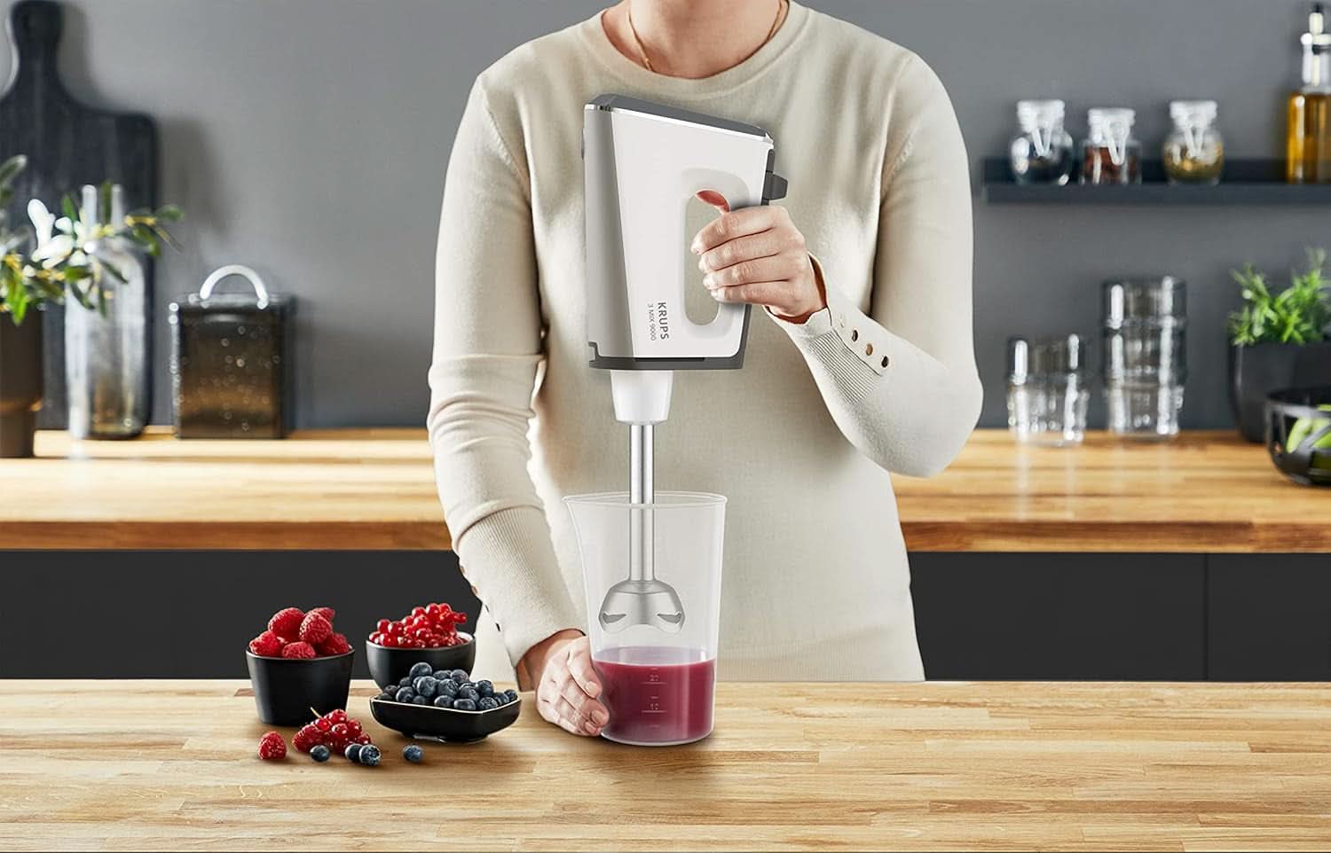 Krups GN9121 3 Mix 9000 Kézi mixer | 750 Watt | Geschwindigkeitsregler | Turbó üzemmód | Auswurffunktion | Ergonomikus markolat Beleértve Schneebesen, Knethaken, Pürierstab-Aufsatz, Messbecher | Weiß/Silber Naty Shop