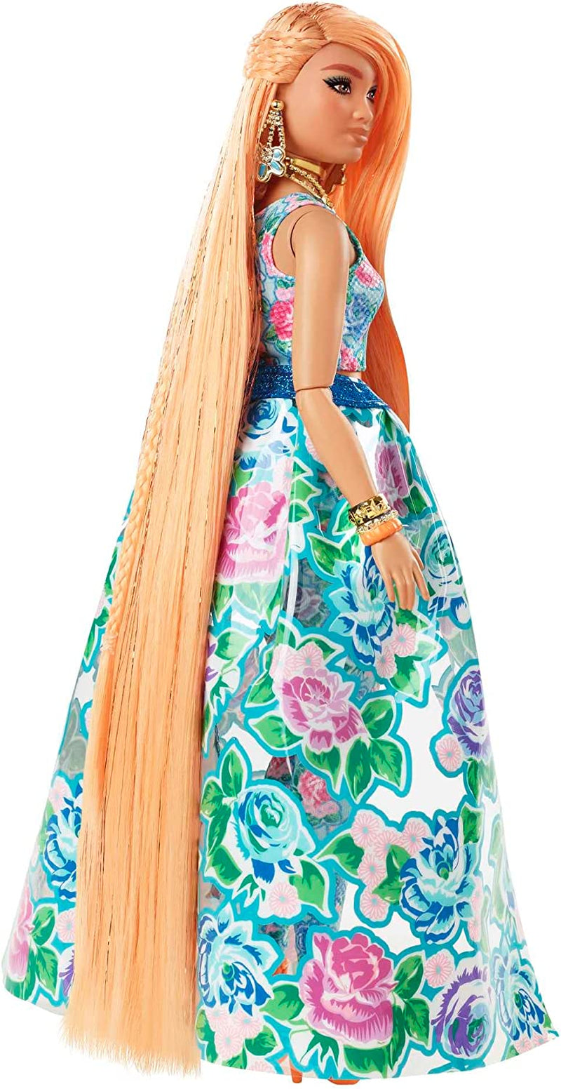 Barbie Extra Fancy, Göndör, hosszú eperszőke haj, Kétrészes öltöny, Kék macska, Rózsaszín táska, Ananászos napszemüveg babával, Ajándékba is használható, Hhn14 Naty Shop babák