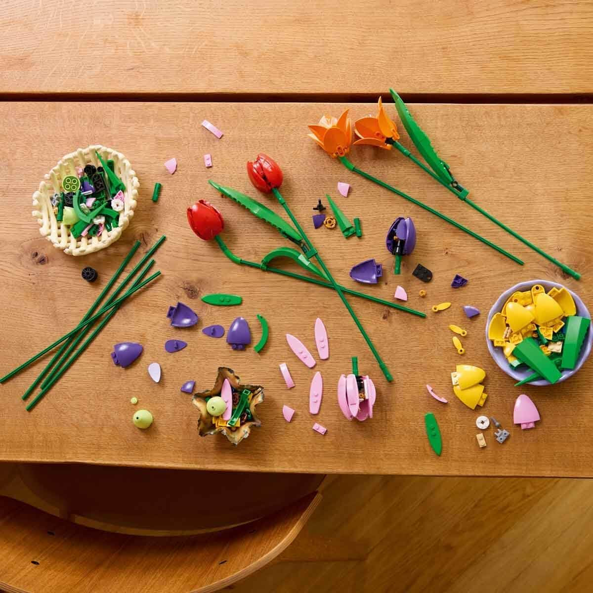 LEGO Botanicals Tulpenstrauß - Set mit Kunstblumen für Erwachsene - mit 14 künstlichen Tulpen in 5 Farben als DIY Deko - Geschenkidee zum Muttertag - 11501