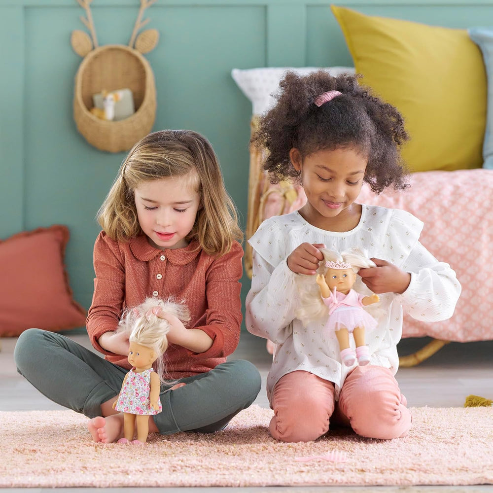 Les Trends Corolline Rosy Miniwelt készlet, Vollvinylpuppe mit langem Haar, Bürste, extra outfit Geschenkboxban, 4 Teile, Vanilleduft, 20 cm, kb 3 Jahren