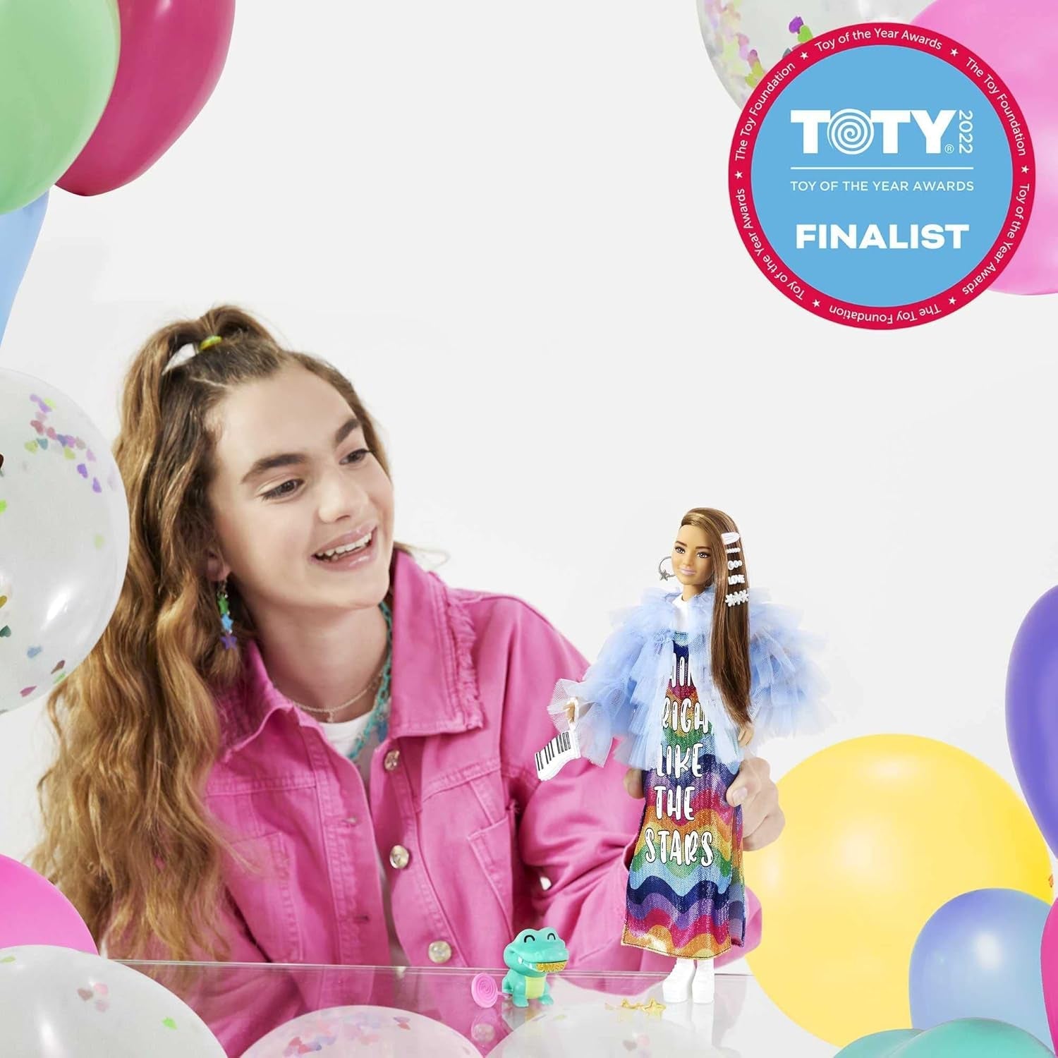 Barbie GYJ78 - Extra Puppe, Regenbogenkleid, Blaue Rüschenjacke, Haustier-Krokodil, Lange brünette Haare, mehrlagiges Outfit, Accessoires, Flexible Gelenke, Spielzeug Geschenk für Kinder ab 3 Jahren