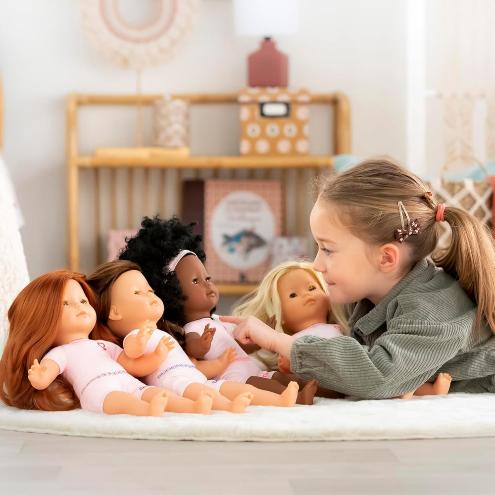 Corolle 9000200070 - MaCorolle, Prune, păpușă franceză cu talisman și parfum de vanilie