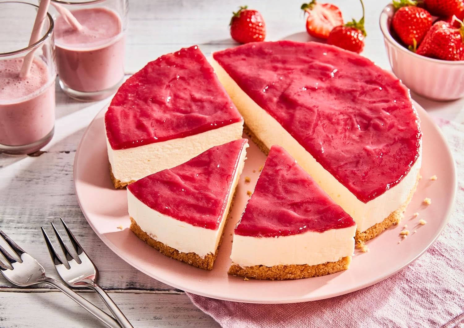 RUF New York Cheesecake Strawberry No Bake, Cheesecake american original cu sos de căpșuni, 360 grame Bucatarie Naty Shop
