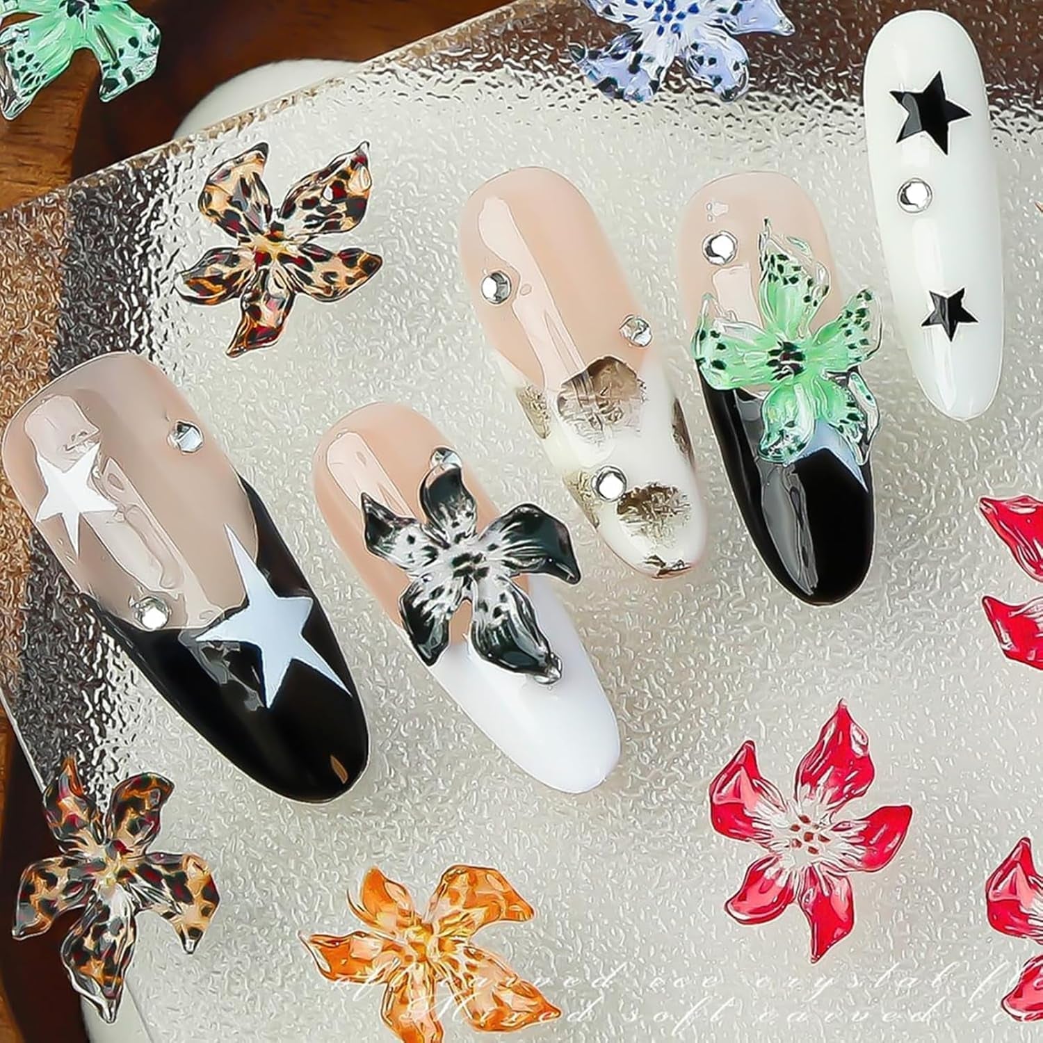 50 de bucăți de pandantive pentru unghii cu flori 3D, artă pentru unghii cu gel 3D, pandantive pentru unghii, bijuterii colorate de vară, accesorii pentru unghii DIY, cristale flori de hibiscus în relief, artă pentru unghii cu gradient pentru femei