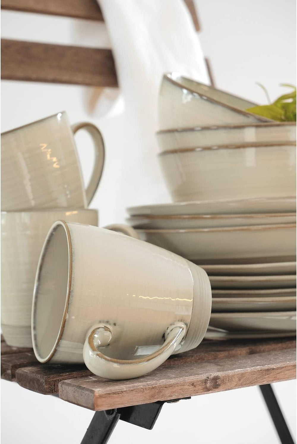 MÄSER 931818 Set de veselă Nottingham Vintage Series pentru 4 persoane, serviciu de mic dejun cu 12 piese cu forme rotunjite neregulate în aspect retro, gresie, bej