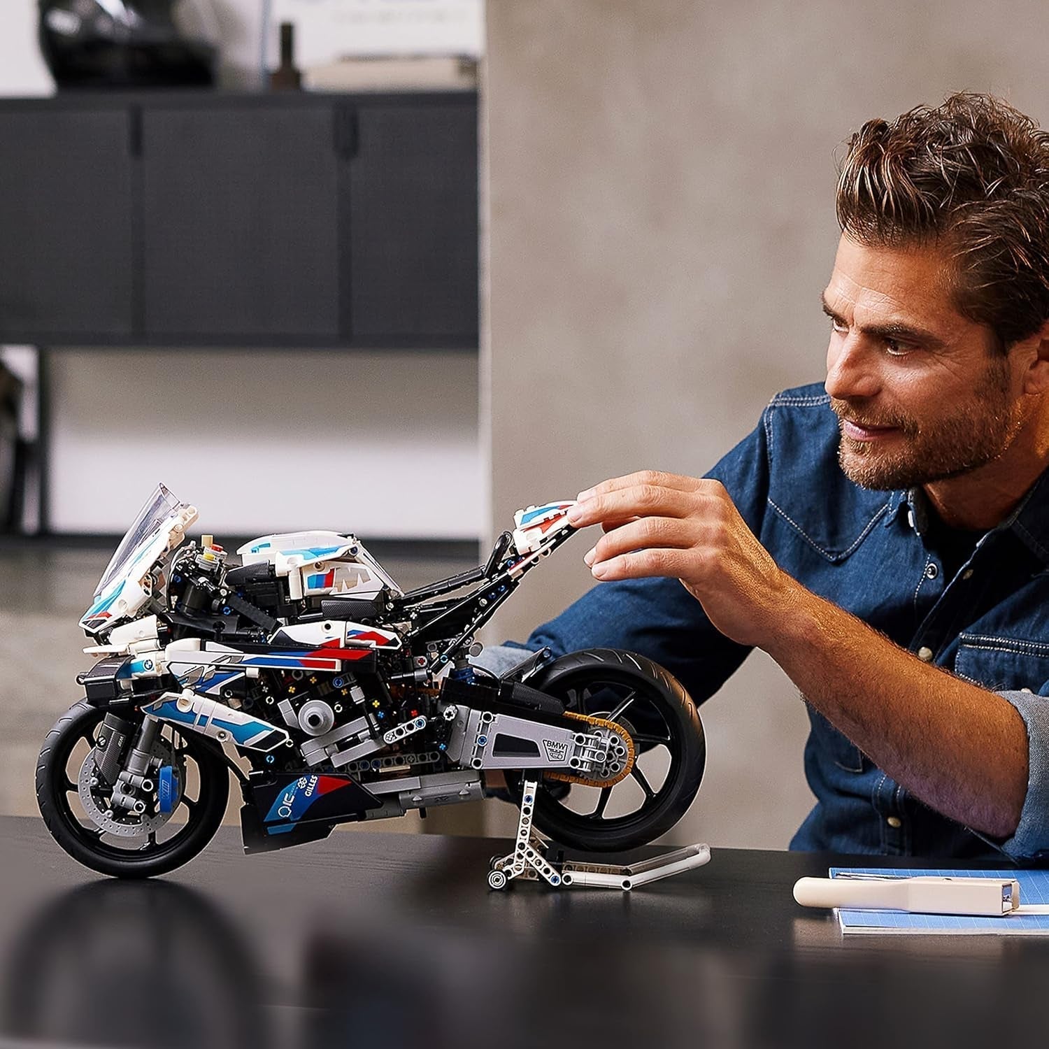 LEGO Technic BMW M 1000 RR motorkerékpár modell felnőtt modellkészlet készlet kézműves ajándék férfiaknak és nőknek otthoni vagy irodai dekorációhoz 42130 Építőkészletek Besuche den LEGO-Store