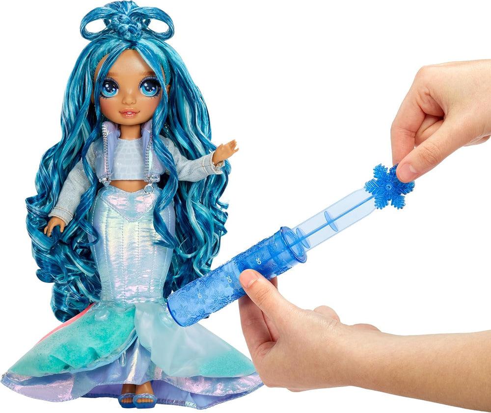 Rainbow High Winter Wonderland - Skyler (albastru) - păpușă de modă de 28 cm, cu zăpadă magică ascunsă care se acumulează cu apă, cu set de om de zăpadă, potrivită pentru copii de la 4-12 ani și colecționari Papusi Naty Shop