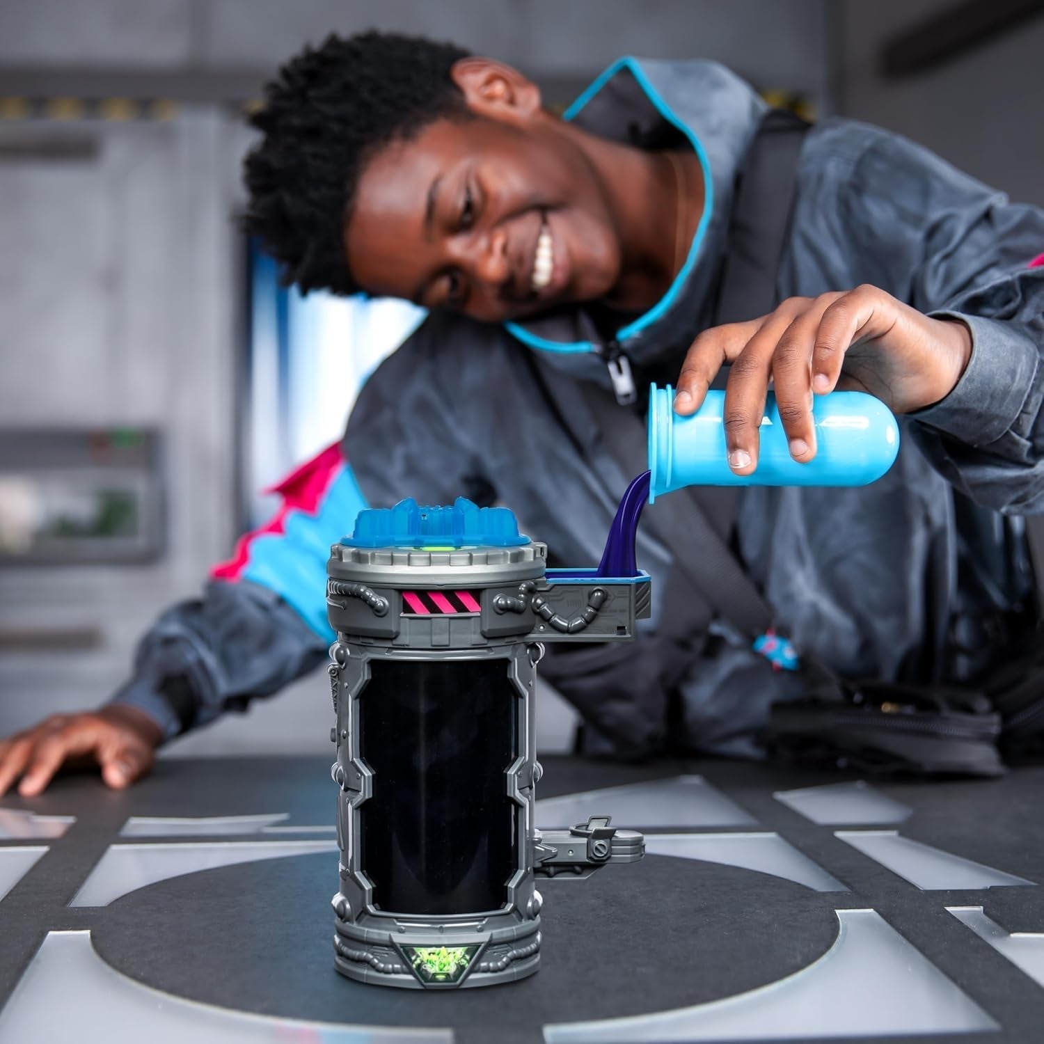 Költöztetők; Mozgassa a végső vadállatot. Tapasztald meg és alkosd meg a Stealth Panther akciófigurát a Mrbeasttől. 3 gyűjthető, ikonikus párduc, lopakodó párduc, fémpárduc akciófigurák Naty Shop