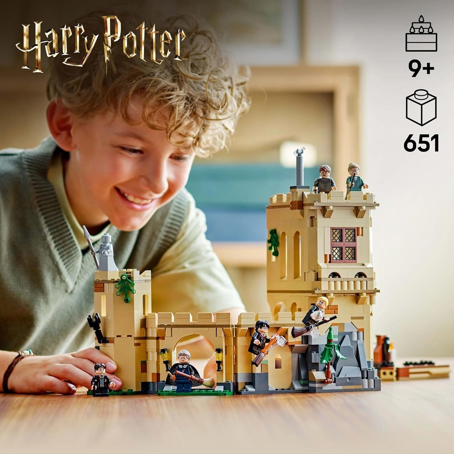 Roxfort kastély LEGO Harry Potter: Repülőleckék kalandjátékkészlet 6 gyűjthető minifigurával, beleértve Draco Malfoyt és McGalagony professzort, fiúknak és lányoknak való szerepjátékkészletet 9 éves 76447 építőkészlet Besuche den LEGO-Store