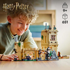 Roxfort kastély LEGO Harry Potter: Repülőleckék kalandjátékkészlet 6 gyűjthető minifigurával, beleértve Draco Malfoyt és McGalagony professzort, fiúknak és lányoknak való szerepjátékkészletet 9 éves 76447 építőkészlet Besuche den LEGO-Store