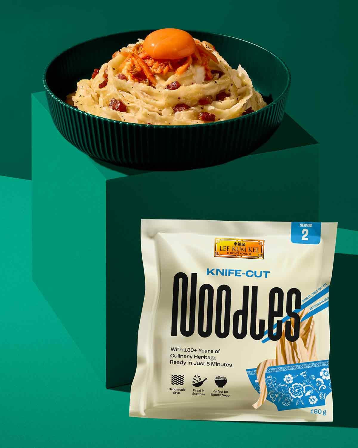 LEE KUM KEE Késsel vágott tészta - ázsiai, késsel vágott tészta, zamatos, kemény állaggal, ideális wok ételekhez és levesekhez, félszáraz, csomagonként két adag, 6 x 180 g-os gyűjtőcsomagolás